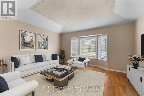 127 Owens Street, Pembroke, ON - Indoor Photo Showing Living Room