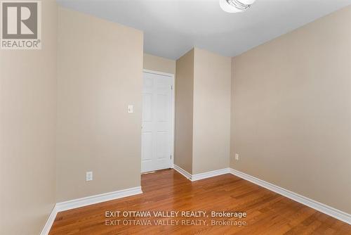 127 Owens Street, Pembroke, ON - Indoor Photo Showing Other Room