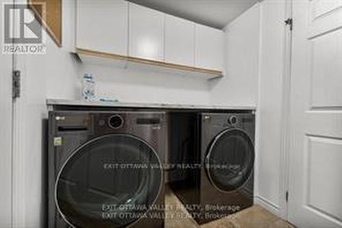 127 Owens Street, Pembroke, ON - Indoor Photo Showing Laundry Room