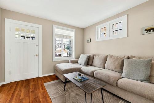 112 Egerton Road, Winnipeg, MB - Indoor Photo Showing Living Room