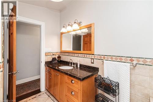 92 Auchmar Road, Hamilton, ON - Indoor Photo Showing Bathroom