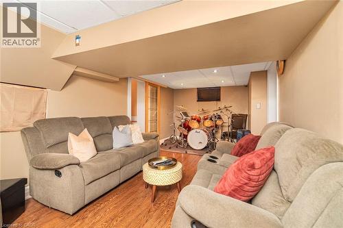 92 Auchmar Road, Hamilton, ON - Indoor Photo Showing Living Room