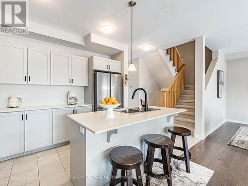 7 - 13 Braida Lane, Halton Hills, ON - Indoor Photo Showing Kitchen With Upgraded Kitchen