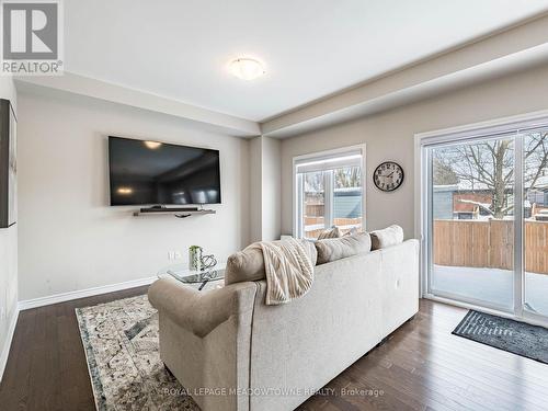 7 - 13 Braida Lane, Halton Hills, ON - Indoor Photo Showing Living Room