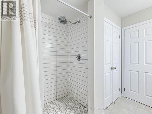 7 - 13 Braida Lane, Halton Hills, ON - Indoor