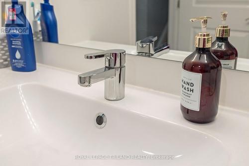 662 Eden Avenue, London South (South R), ON - Indoor Photo Showing Bathroom