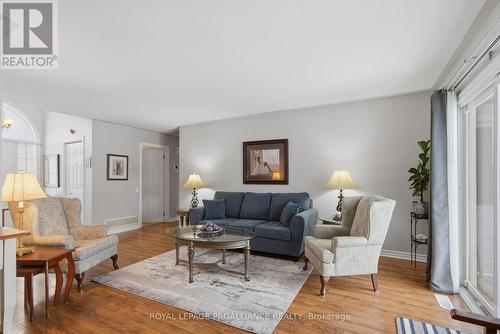 94 Sandbanks Court, Prince Edward County (Wellington Ward), ON - Indoor Photo Showing Living Room