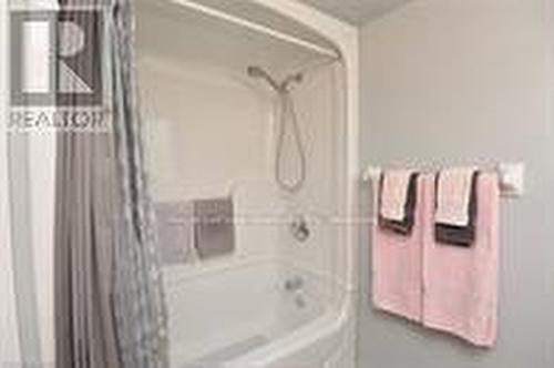 202 - 1411 Walkers Line, Burlington (Tansley), ON - Indoor Photo Showing Bathroom