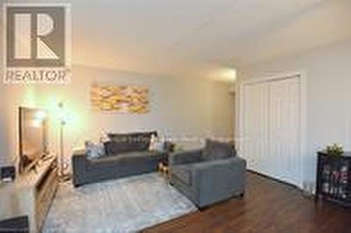 202 - 1411 Walkers Line, Burlington (Tansley), ON - Indoor Photo Showing Living Room