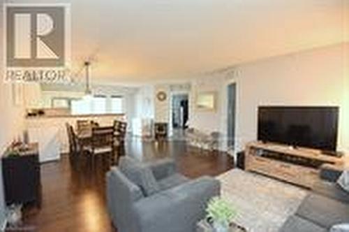 202 - 1411 Walkers Line, Burlington (Tansley), ON - Indoor Photo Showing Living Room