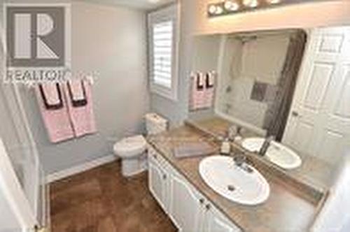 202 - 1411 Walkers Line, Burlington (Tansley), ON - Indoor Photo Showing Bathroom