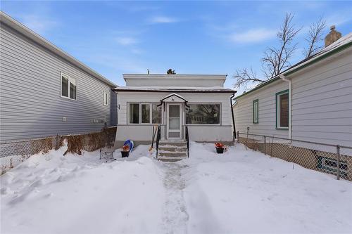 34 Essex Avenue  Winnipeg, MB R2M 0E8