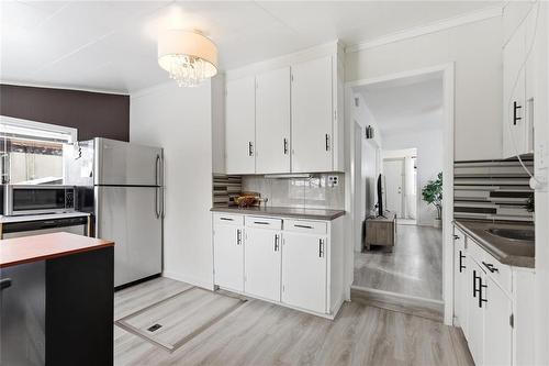 34 Essex Avenue, Winnipeg, MB - Indoor Photo Showing Kitchen