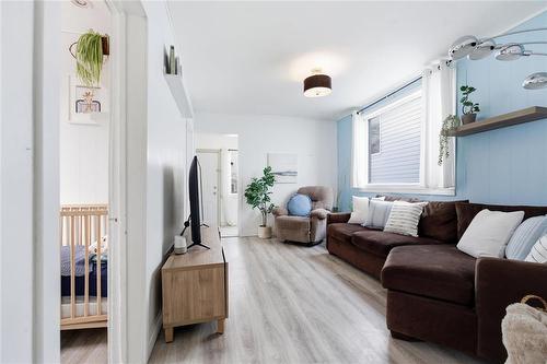 34 Essex Avenue, Winnipeg, MB - Indoor