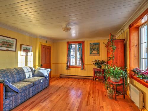 Salon - 325 4E Avenue, Saint-Paul-De-Montminy, QC - Indoor