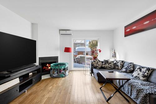 Salon - 1527Z Boul. De La Grande-Allée, Boisbriand, QC 