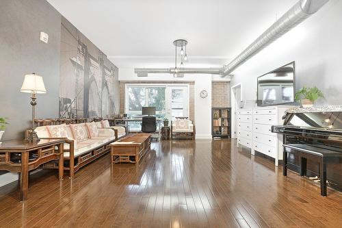Living room - 204-2375 Av. Ekers, Mont-Royal, QC - Indoor