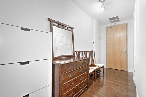 Hall - 204-2375 Av. Ekers, Mont-Royal, QC - Indoor