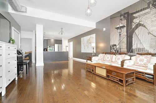 Living room - 204-2375 Av. Ekers, Mont-Royal, QC - Indoor Photo Showing Other Room