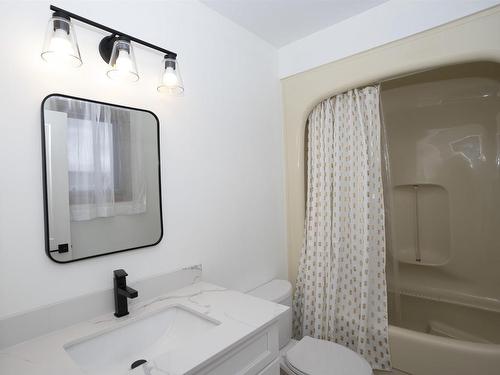 191 Skyline Avenue, Thunder Bay, ON - Indoor Photo Showing Bathroom