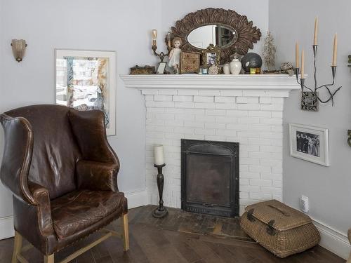 502 Norah Street S, Thunder Bay, ON - Indoor Photo Showing Living Room With Fireplace