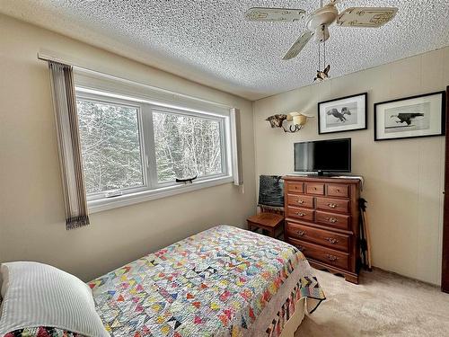 2353 Reddit Road, Kenora, ON - Indoor Photo Showing Bedroom