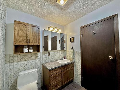 2353 Reddit Road, Kenora, ON - Indoor Photo Showing Bathroom