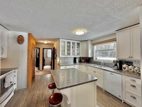 2353 Reddit Road, Kenora, ON - Indoor Photo Showing Kitchen With Double Sink