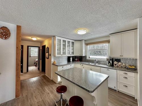 2353 Reddit Road, Kenora, ON - Indoor Photo Showing Kitchen With Double Sink