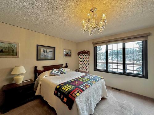 2353 Reddit Road, Kenora, ON - Indoor Photo Showing Bedroom