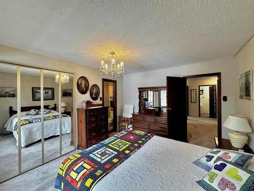2353 Reddit Road, Kenora, ON - Indoor Photo Showing Bedroom