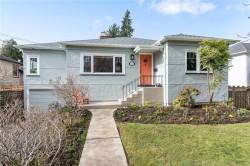 1020 Falkland Rd  Oak Bay, BC V8S 4M2