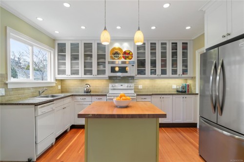 1020 Falkland Rd, Oak Bay, BC 