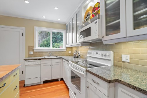 1020 Falkland Rd, Oak Bay, BC 