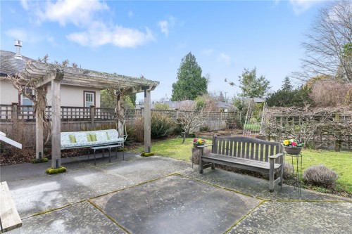 1020 Falkland Rd, Oak Bay, BC 