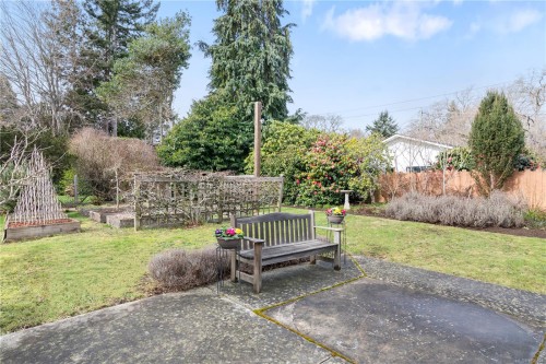 1020 Falkland Rd, Oak Bay, BC 