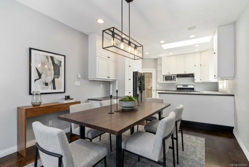 808 Jagdeep Pl, Saanich, BC 