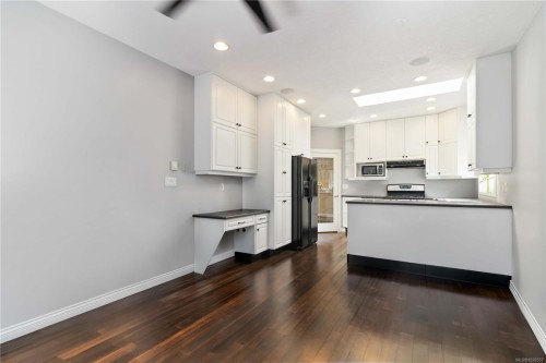 808 Jagdeep Pl, Saanich, BC 