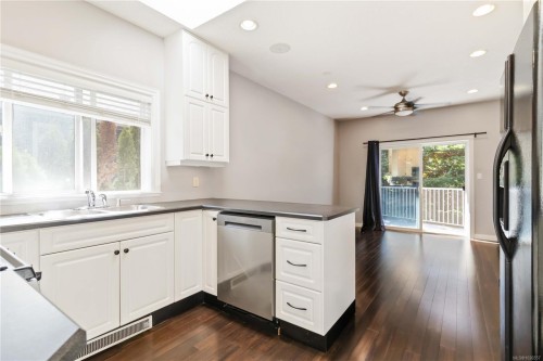 808 Jagdeep Pl, Saanich, BC 