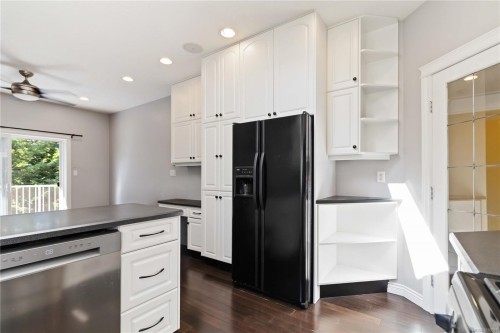 808 Jagdeep Pl, Saanich, BC 