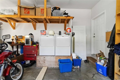 808 Jagdeep Pl, Saanich, BC 