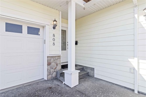 808 Jagdeep Pl, Saanich, BC 
