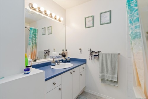 808 Jagdeep Pl, Saanich, BC 