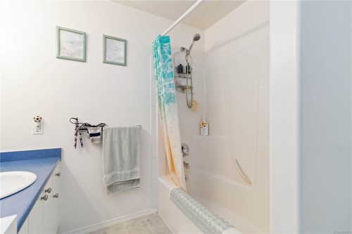 808 Jagdeep Pl, Saanich, BC 