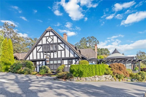 808 Jagdeep Pl, Saanich, BC 