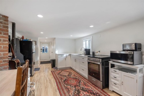 1909 Duchess St, Victoria, BC 