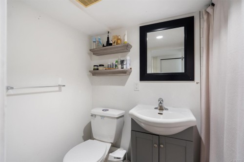 1909 Duchess St, Victoria, BC 