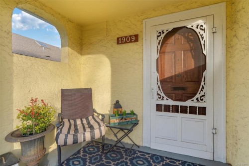 1909 Duchess St, Victoria, BC 