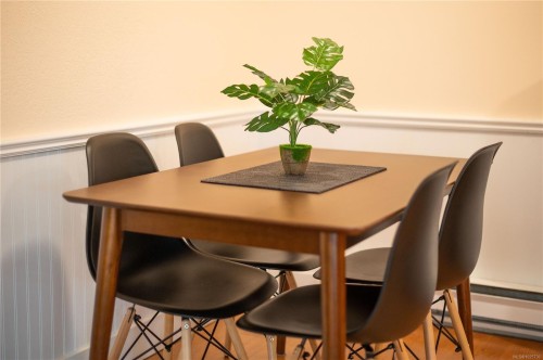 110-1600 Dufferin Cres, Nanaimo, BC - Indoor Photo Showing Dining Room