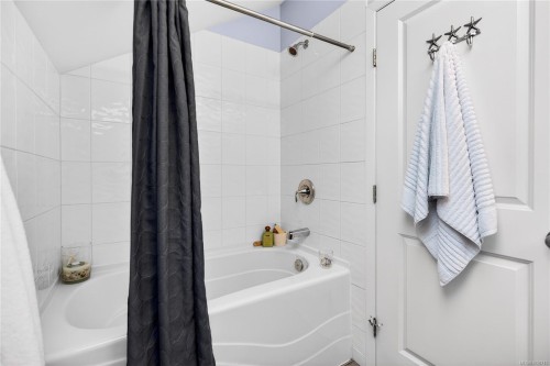 2156 Eardley Rd, Campbell River, BC 